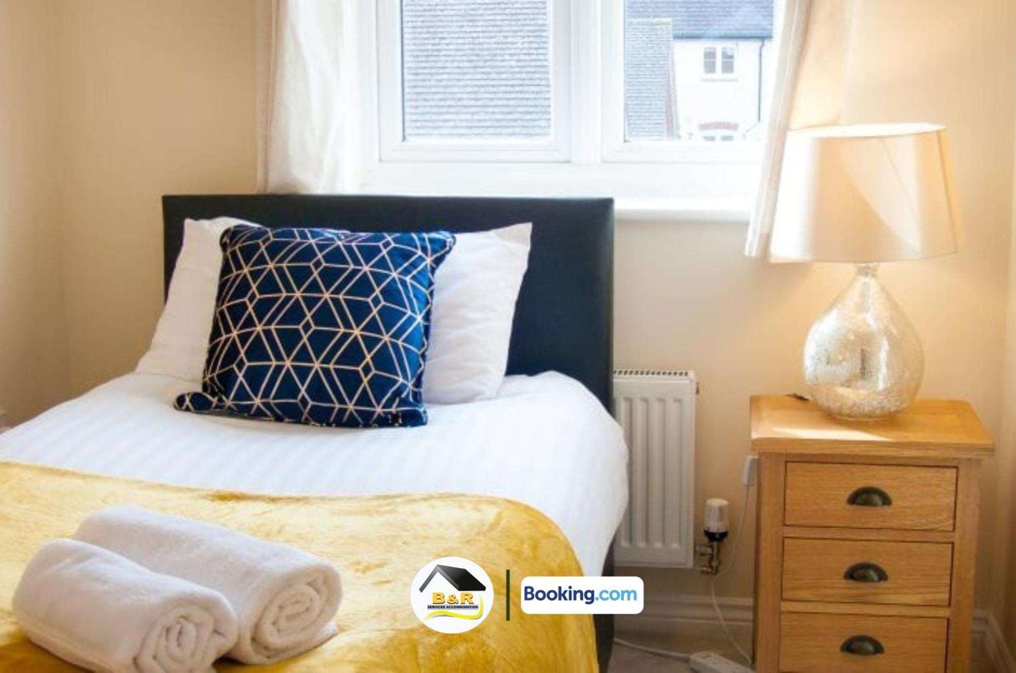 3 Bedroom House By B And R Serviced Accommodation Amesbury With Super Fast Wi-Fi 145Mbps エクステリア 写真