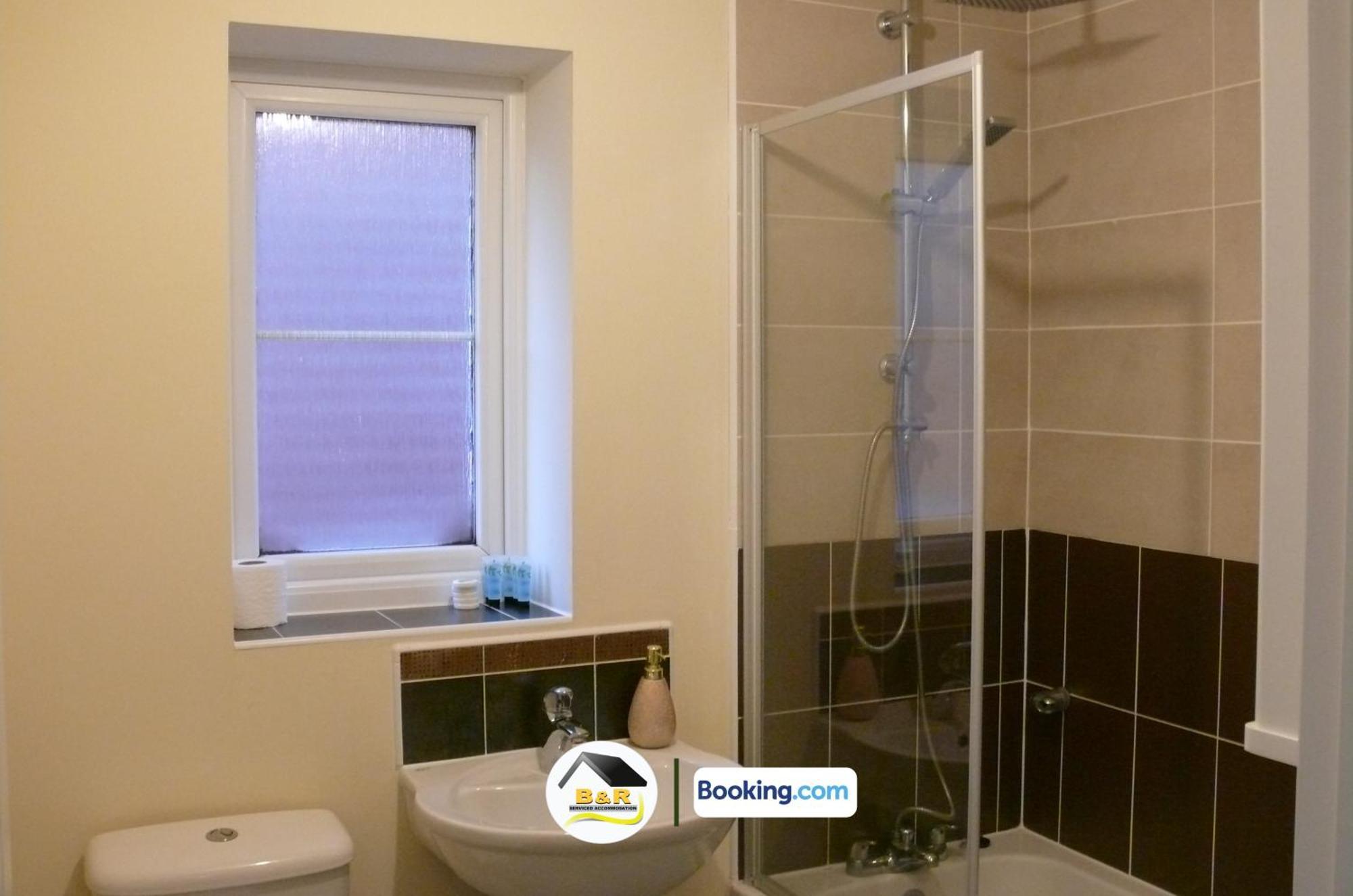 3 Bedroom House By B And R Serviced Accommodation Amesbury With Super Fast Wi-Fi 145Mbps エクステリア 写真