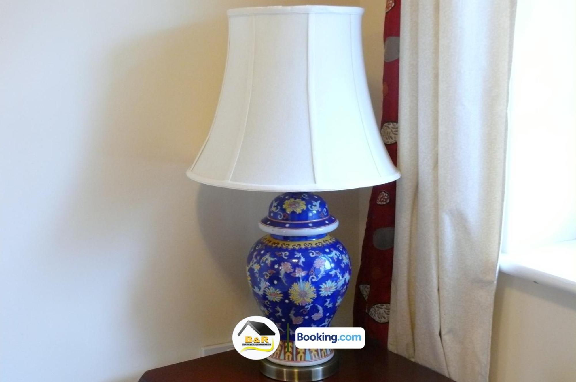 3 Bedroom House By B And R Serviced Accommodation Amesbury With Super Fast Wi-Fi 145Mbps エクステリア 写真