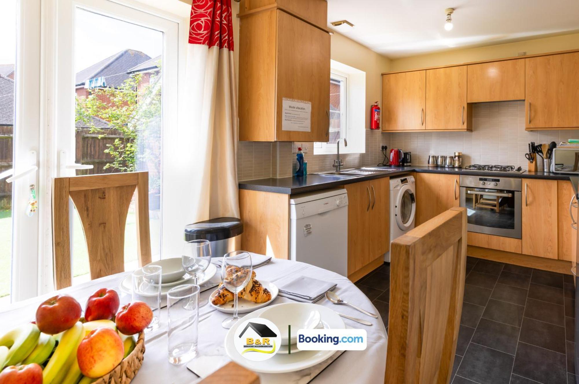 3 Bedroom House By B And R Serviced Accommodation Amesbury With Super Fast Wi-Fi 145Mbps エクステリア 写真
