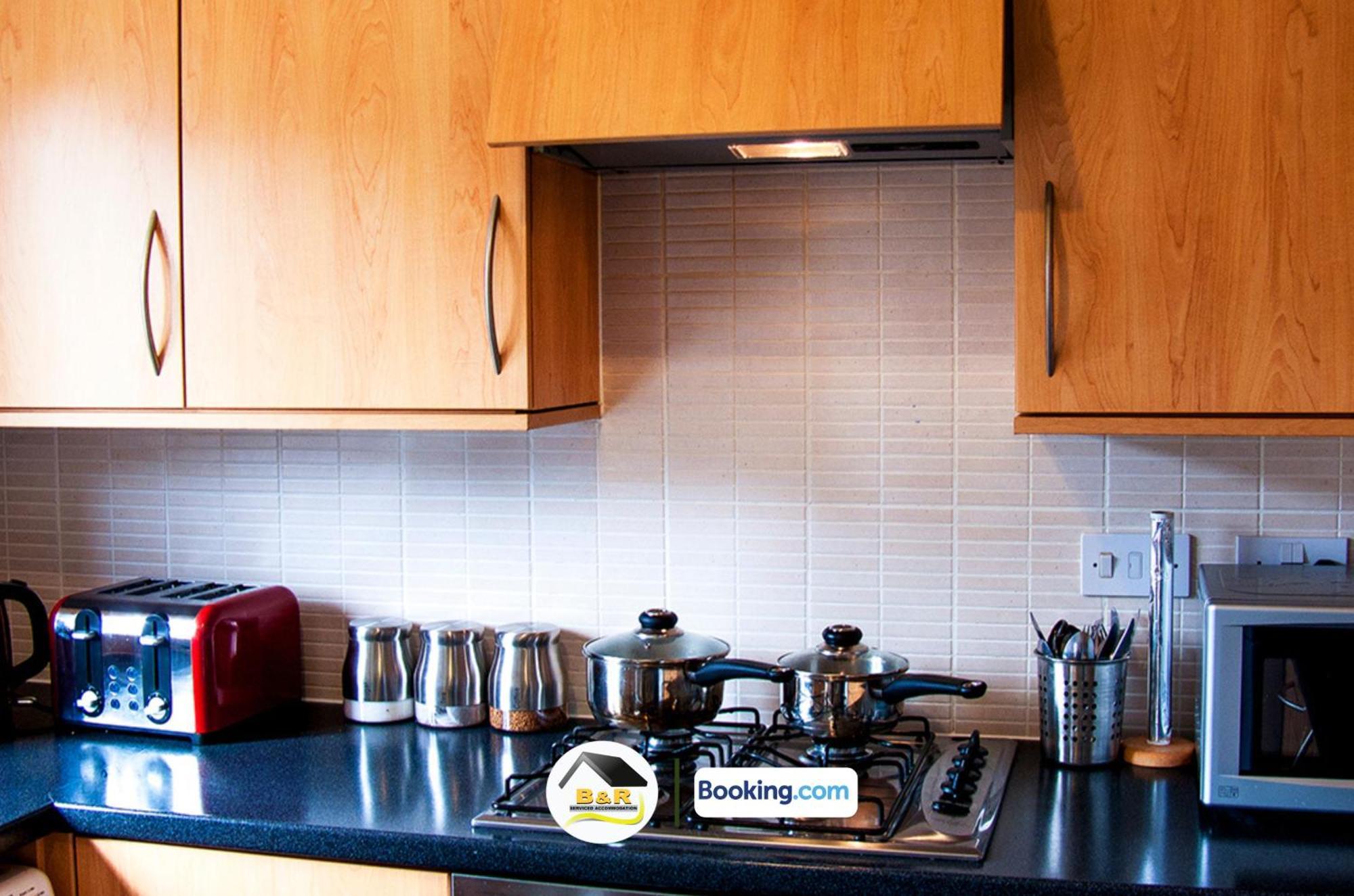 3 Bedroom House By B And R Serviced Accommodation Amesbury With Super Fast Wi-Fi 145Mbps エクステリア 写真