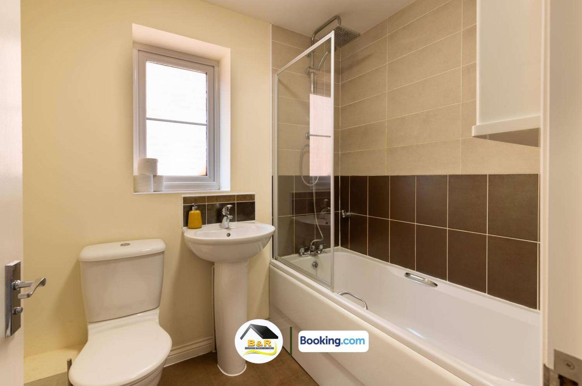 3 Bedroom House By B And R Serviced Accommodation Amesbury With Super Fast Wi-Fi 145Mbps エクステリア 写真