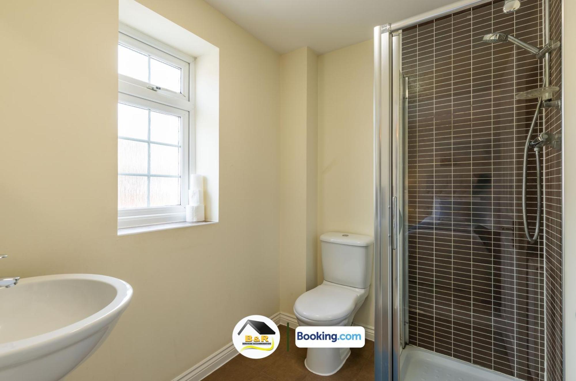 3 Bedroom House By B And R Serviced Accommodation Amesbury With Super Fast Wi-Fi 145Mbps エクステリア 写真